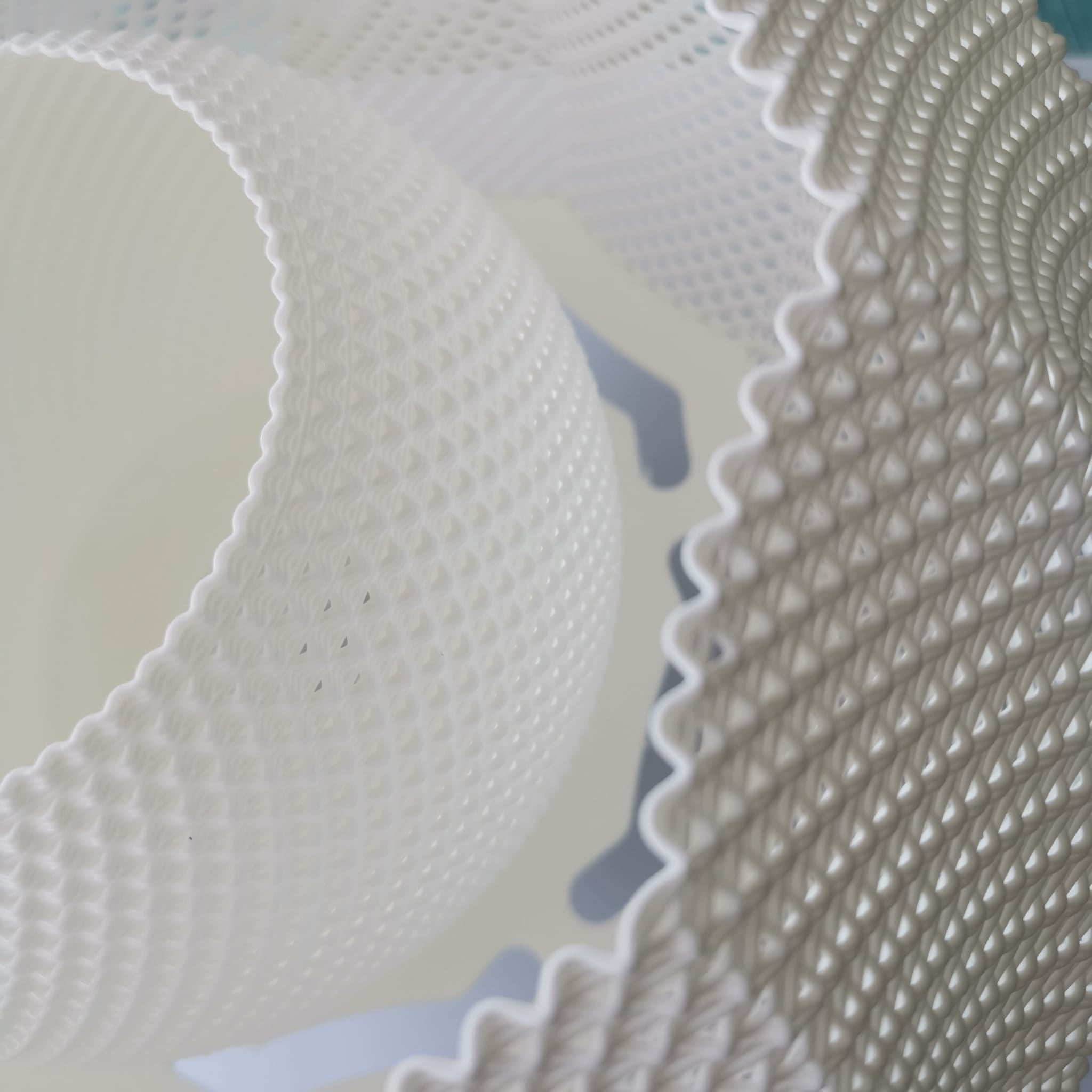 Lámpara Twist Glow | Diseño escultórico impreso en 3D con iluminación cálida y sostenible-2